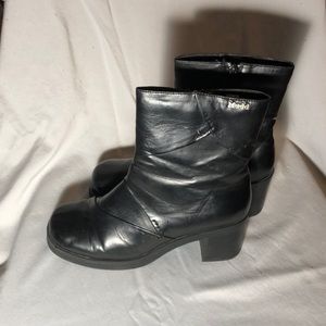 Mudd chunky 90’s high ankle booties